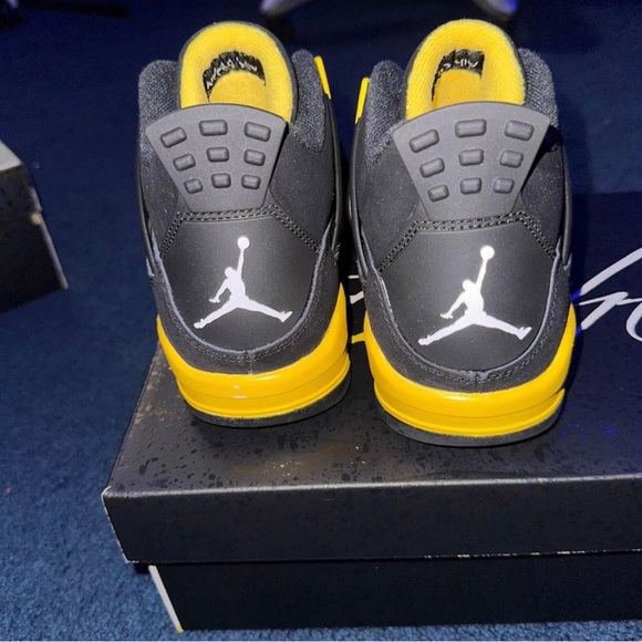 Jordan 4 Retro Thunder DH6927-017 - Picture 4 of 5